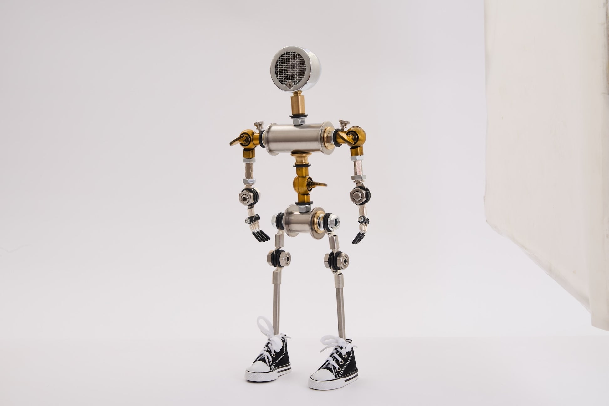LiveCozee Robot Character Desk Lamp | Cyberpunk Table Light with Fun Industrial Design