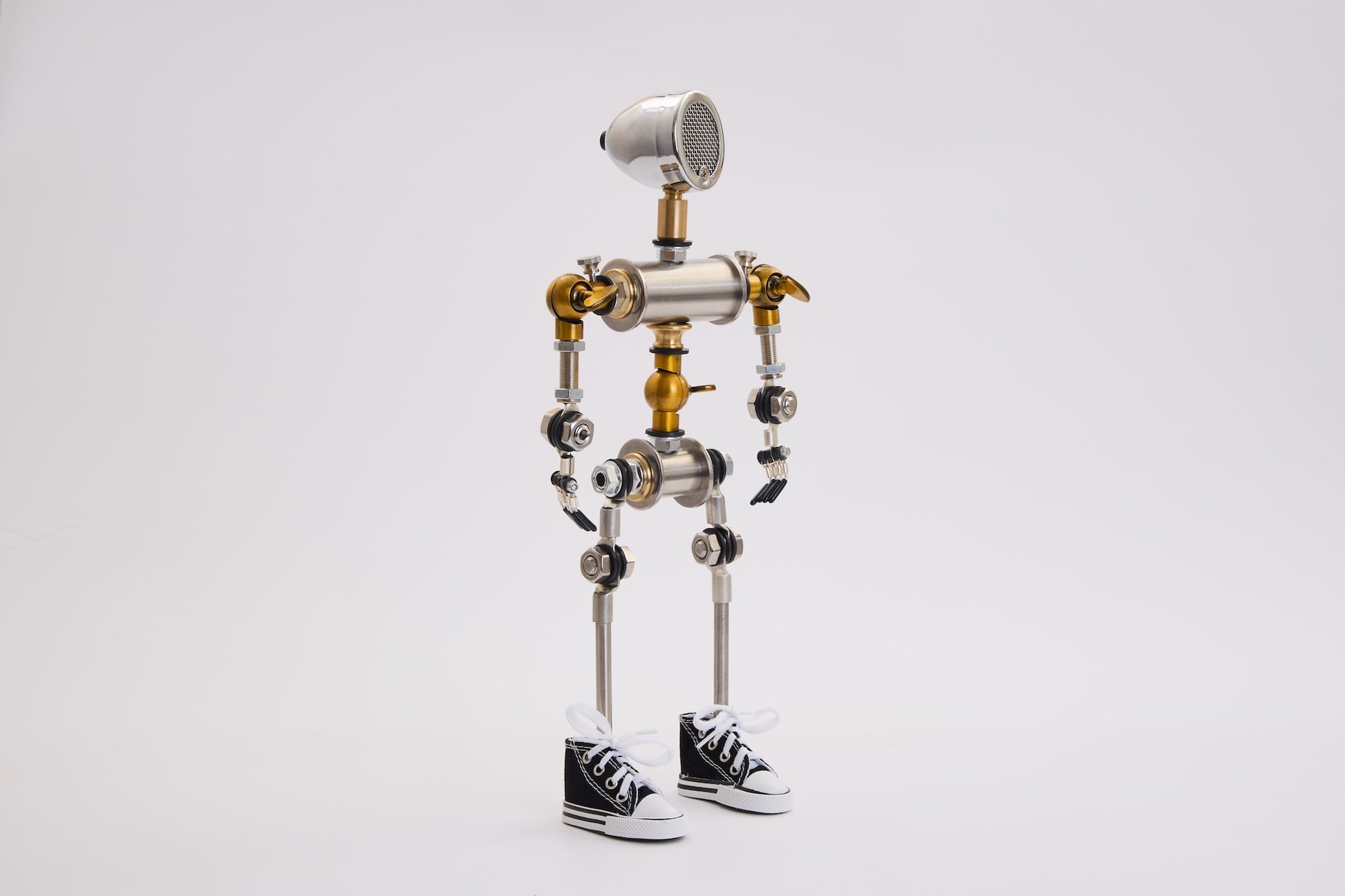 LiveCozee Robot Character Desk Lamp | Cyberpunk Table Light with Fun Industrial Design