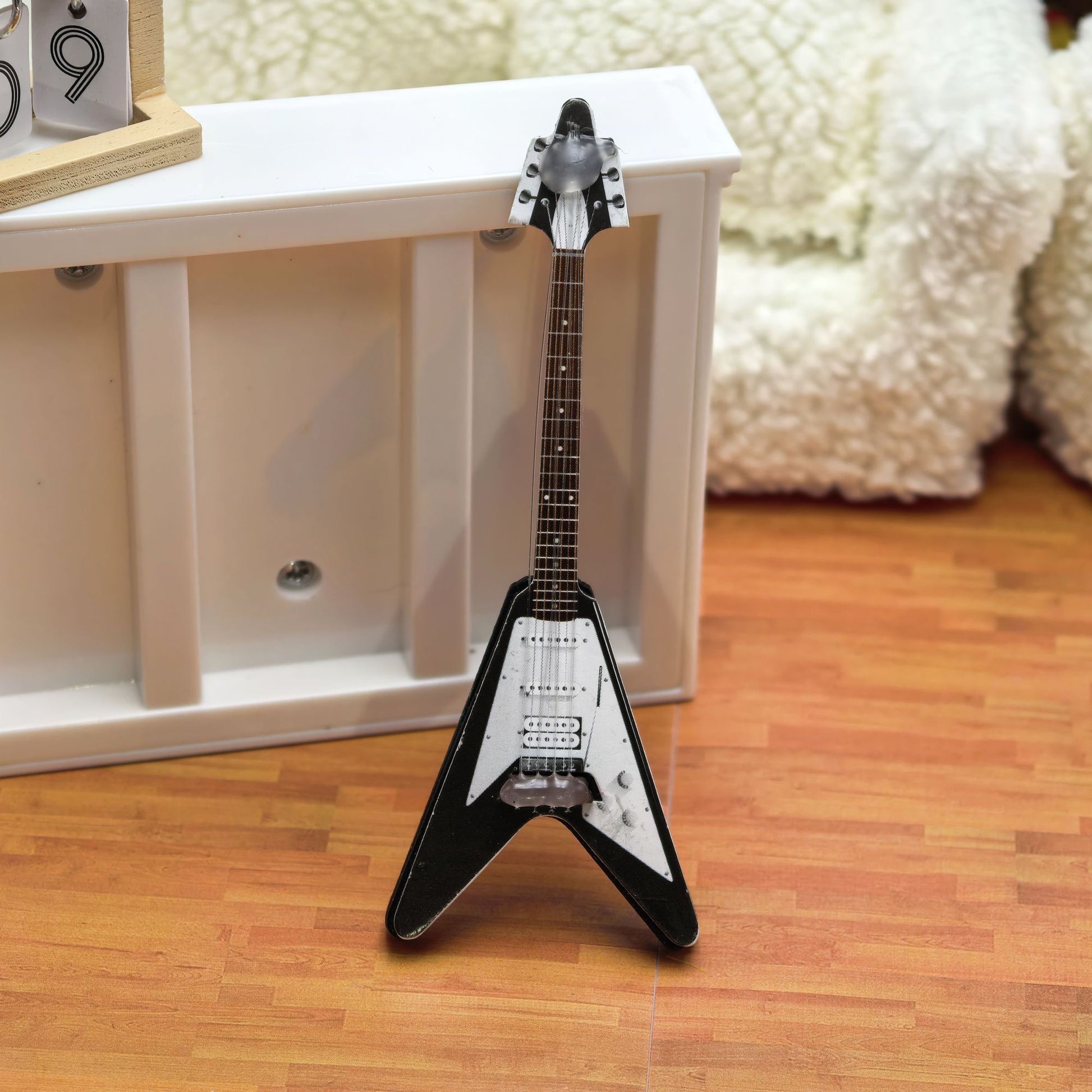 LiveCozee Miniature Guitar Figurine (3.35") Black